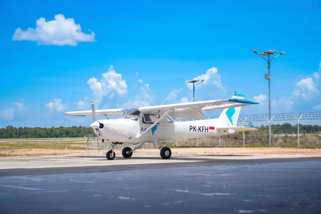 Cessna 152 AAGID Hang Nadim