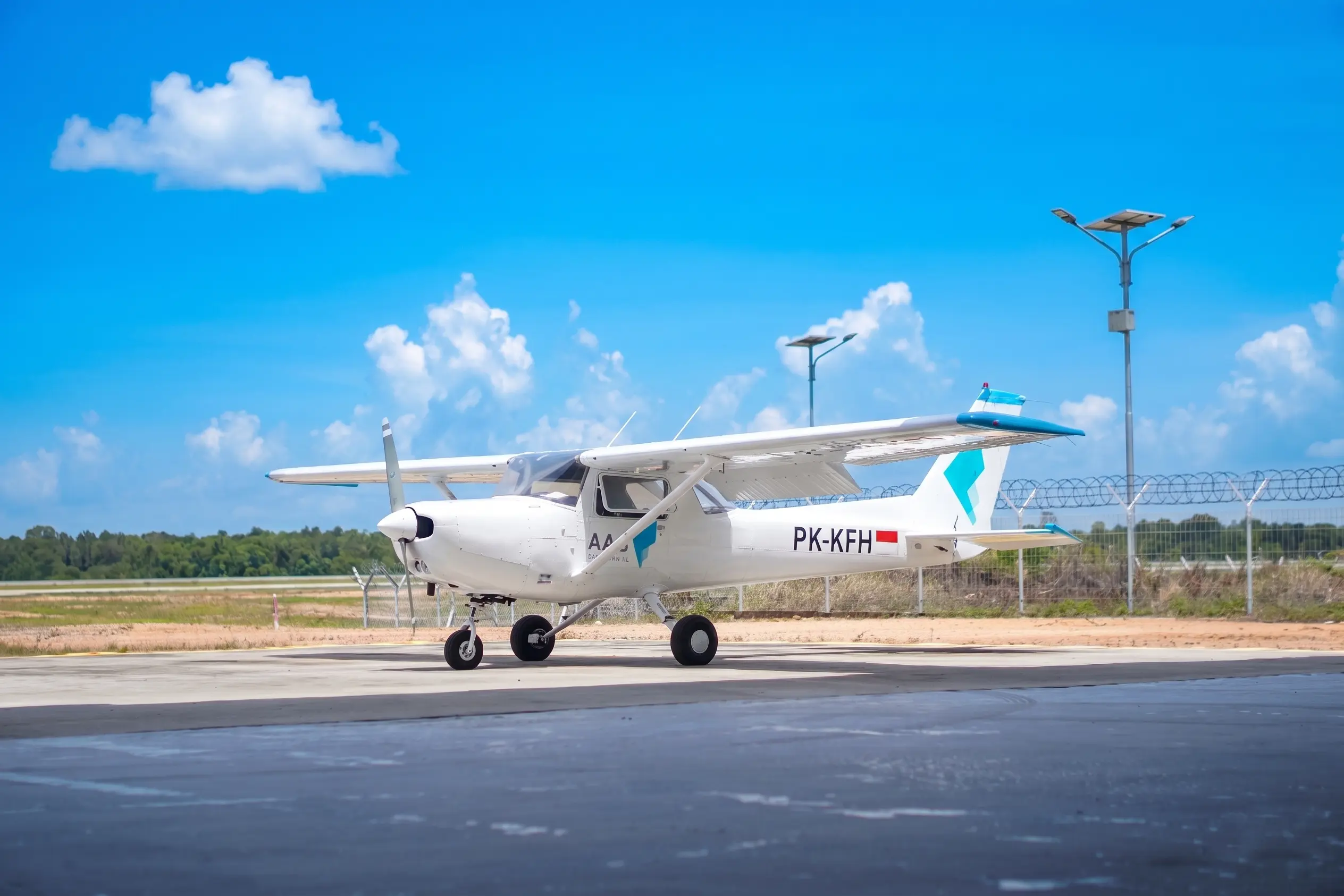Cessna 152 AAGID Hang Nadim