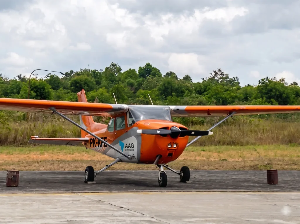 Cessna 172 PK KFE